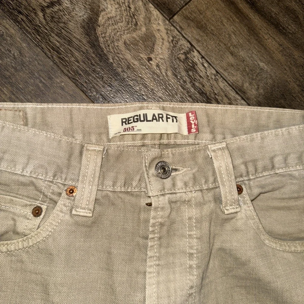 Vintage Levi's 505 Regular Fit Straight Leg Beige Men's Size 33x32 Denim Y2K